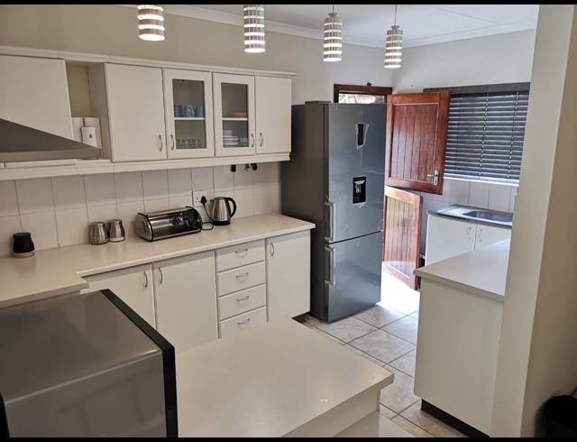 3 BEDROOM HOUSE TO LET IN LINCOLN MEADE